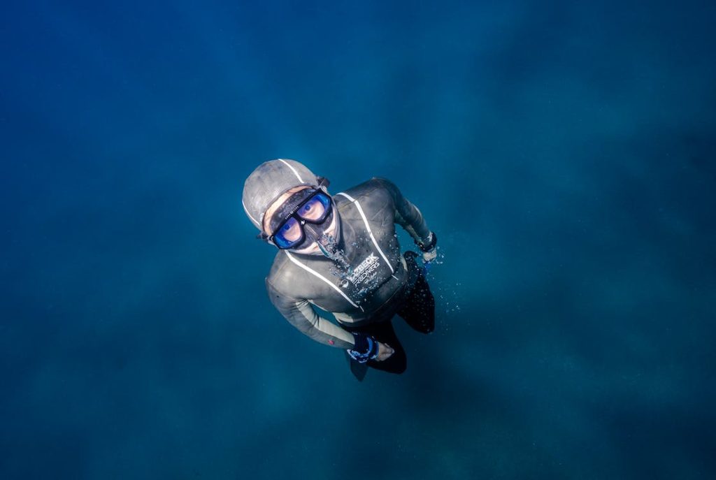male swimmer swimming with goggles cleaned with anti fog