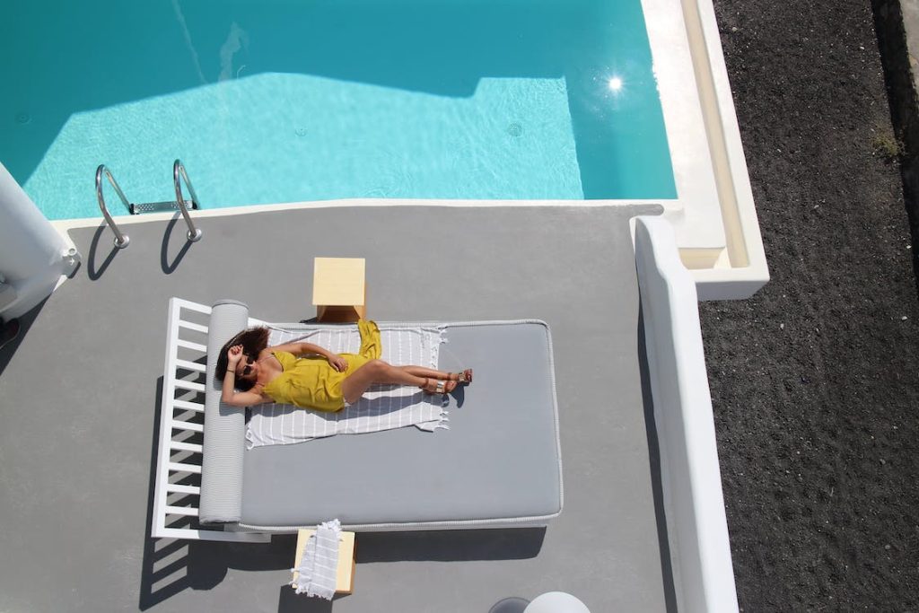 female swimmer resting her hip to relieve hip pain after swimming